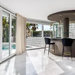 Tropical 4 Bdrm Villa In Prime Location W Jacuzzi