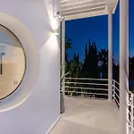 Tropical 4 Bdrm Villa In Prime Location W Jacuzzi