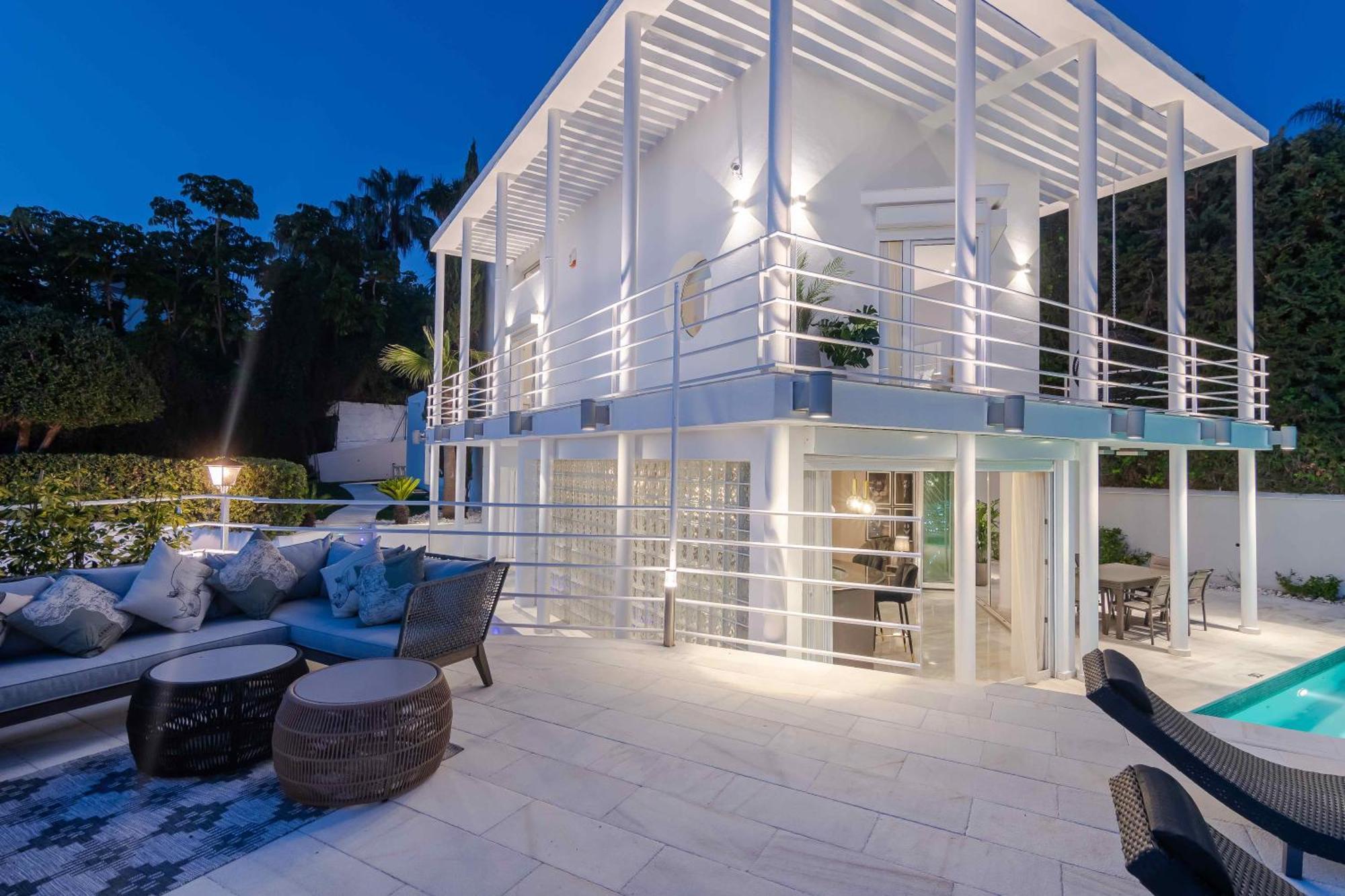 Tropical 4 Bdrm In Prime Location W Jacuzzi Marbella